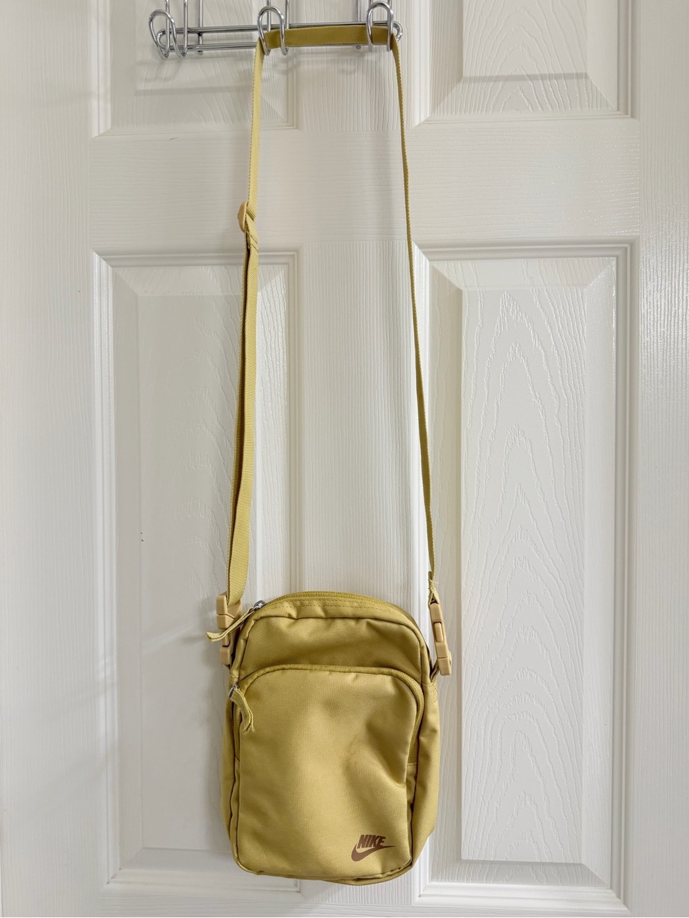 Nike Small Mustard Yellow Crossbody Belt Bag - Picture 2 of 7